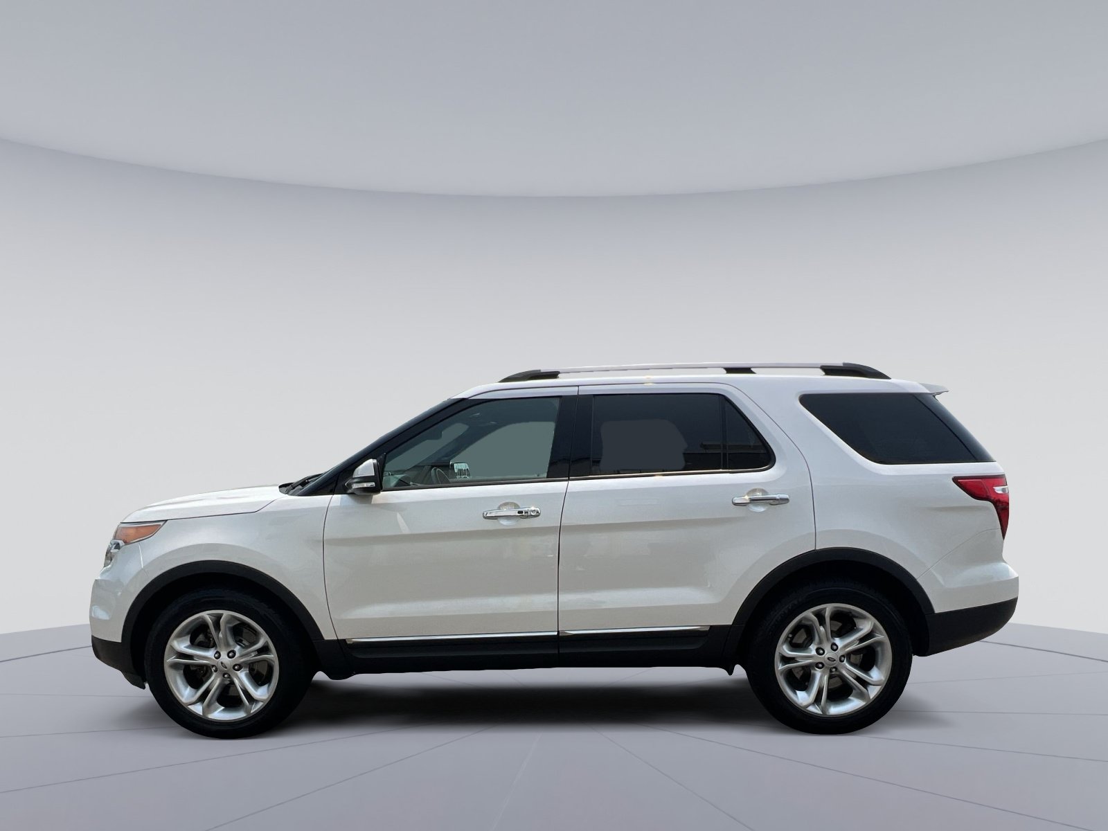 Used 2015 Ford Explorer Limited w/ Equipment Group 301A AWD/4WD image 2