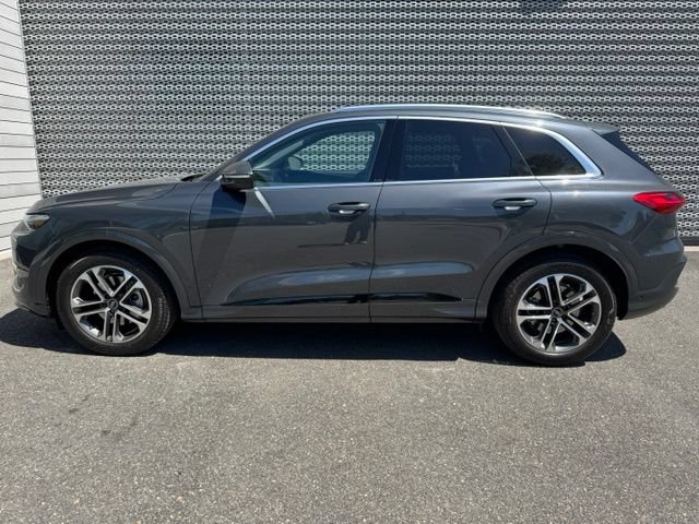 Certified 2025 Audi Q5 Prestige AWD/4WD image 2