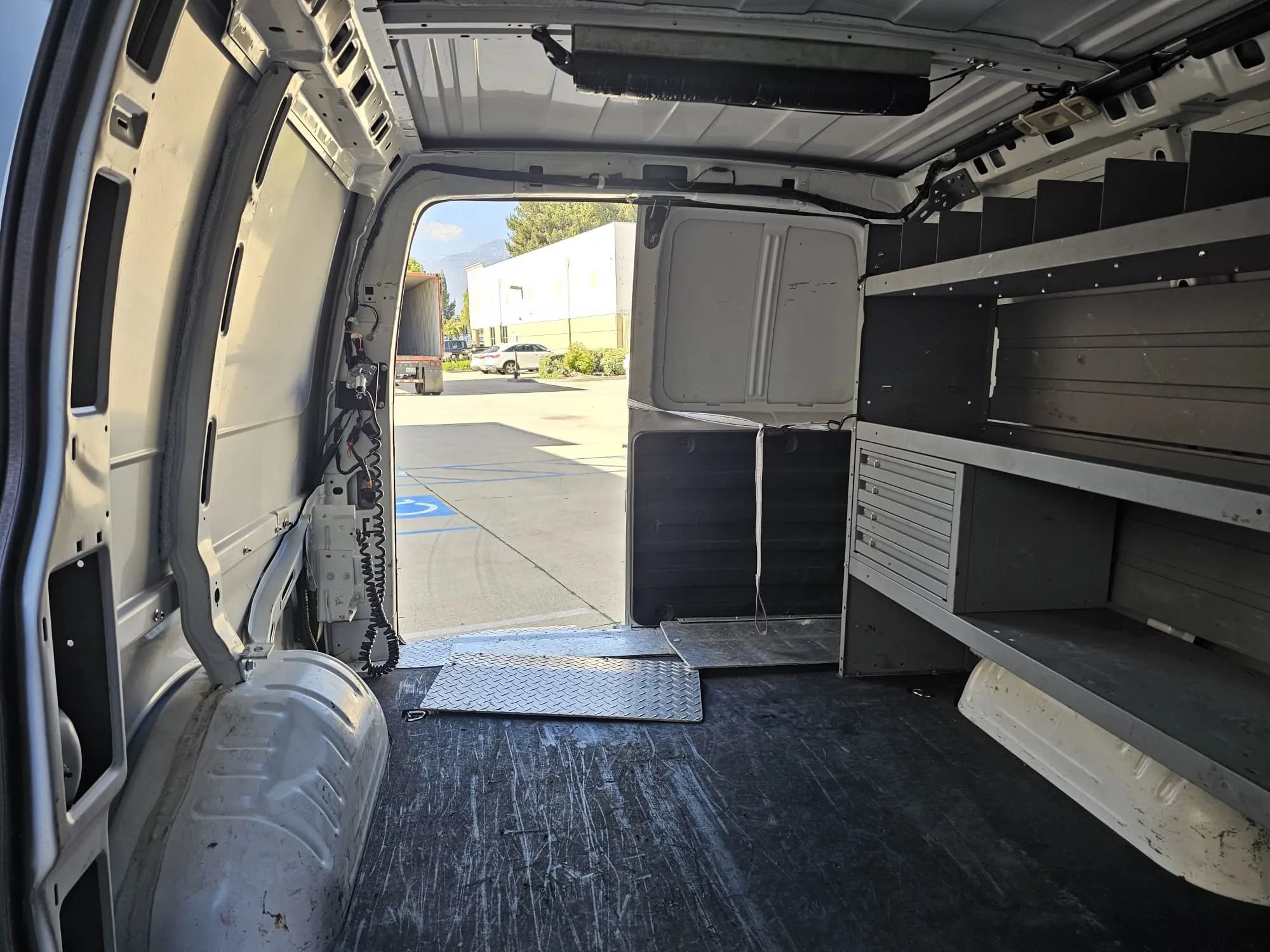 Used 2021 Chevrolet Express 3500 w/ Driver Convenience Package RWD image 17