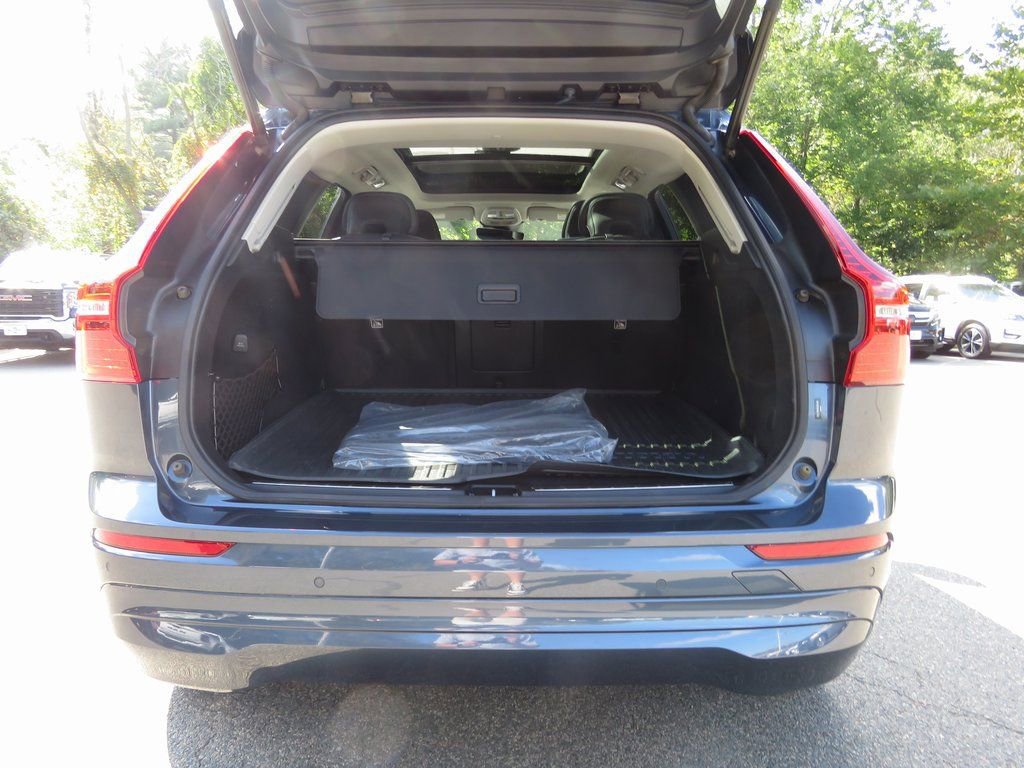 Used 2022 Volvo XC60 B5 Momentum image 18
