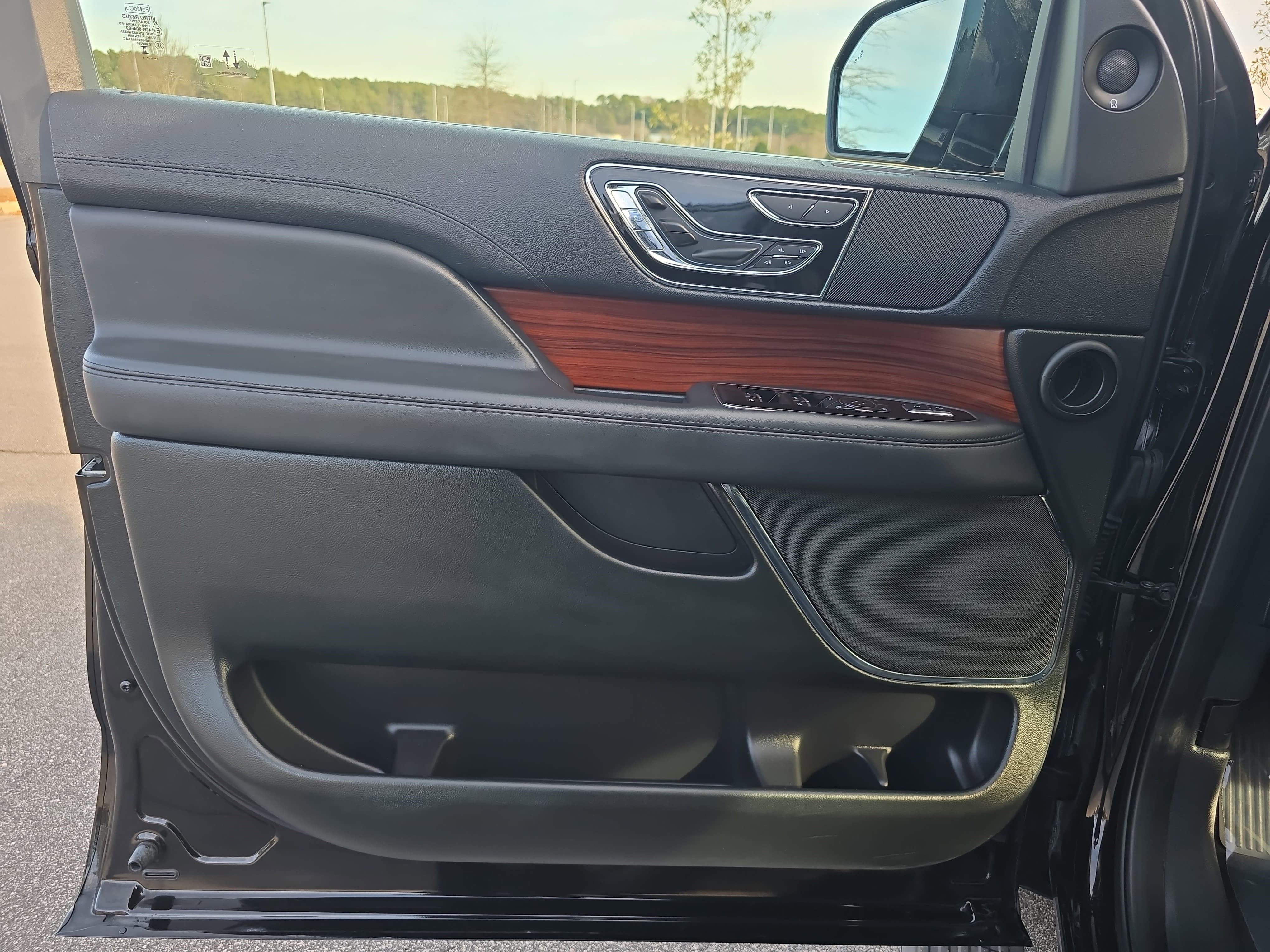 Used 2024 Lincoln Navigator Reserve image 28