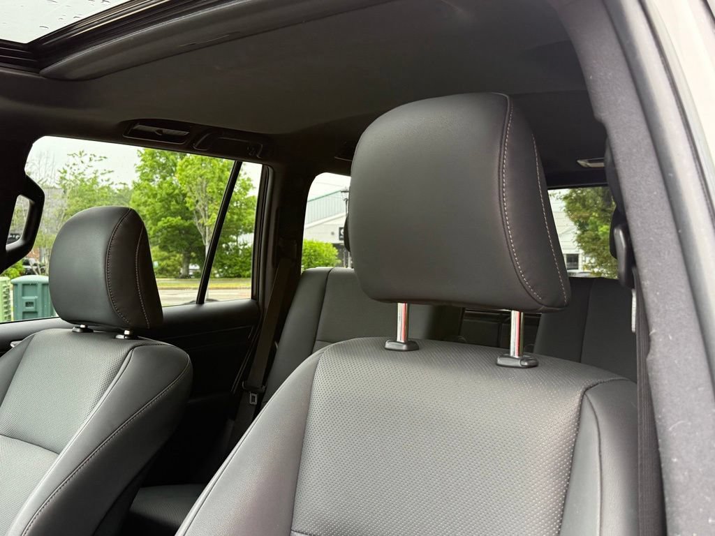Used 2022 Lexus GX 460 Premium w/ Accessory Package AWD/4WD image 29