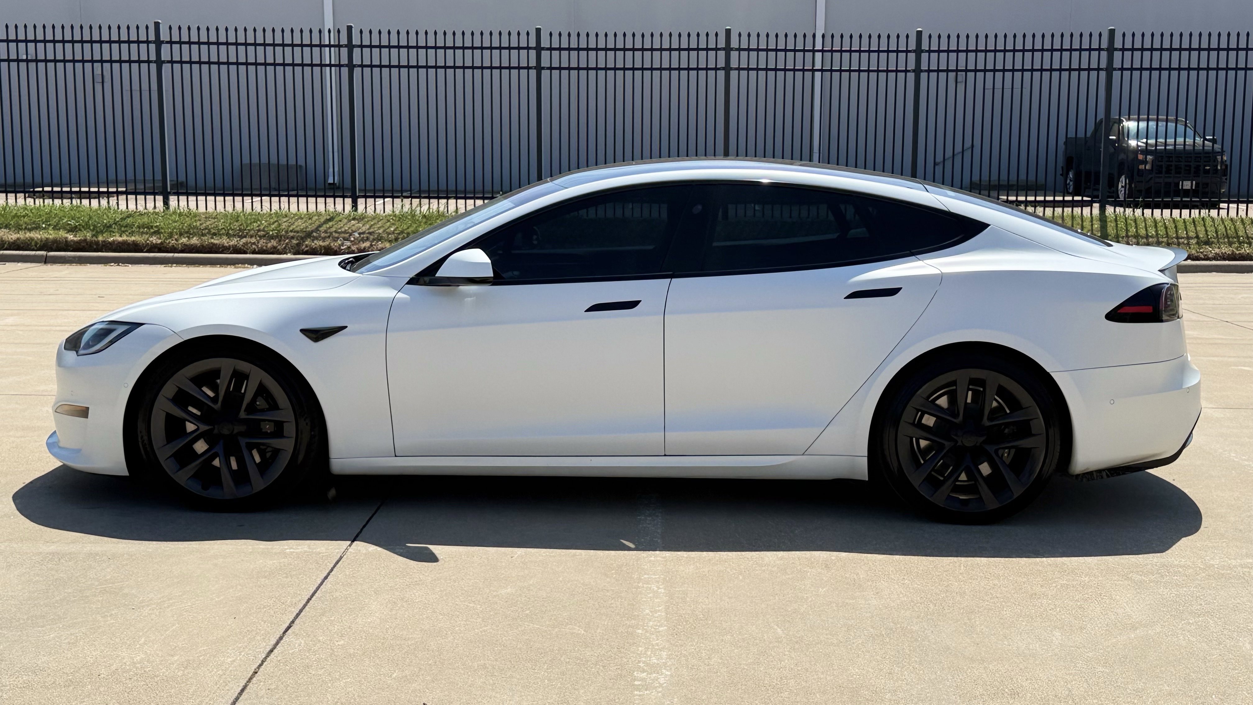 Used 2022 Tesla Model S Plaid image 10