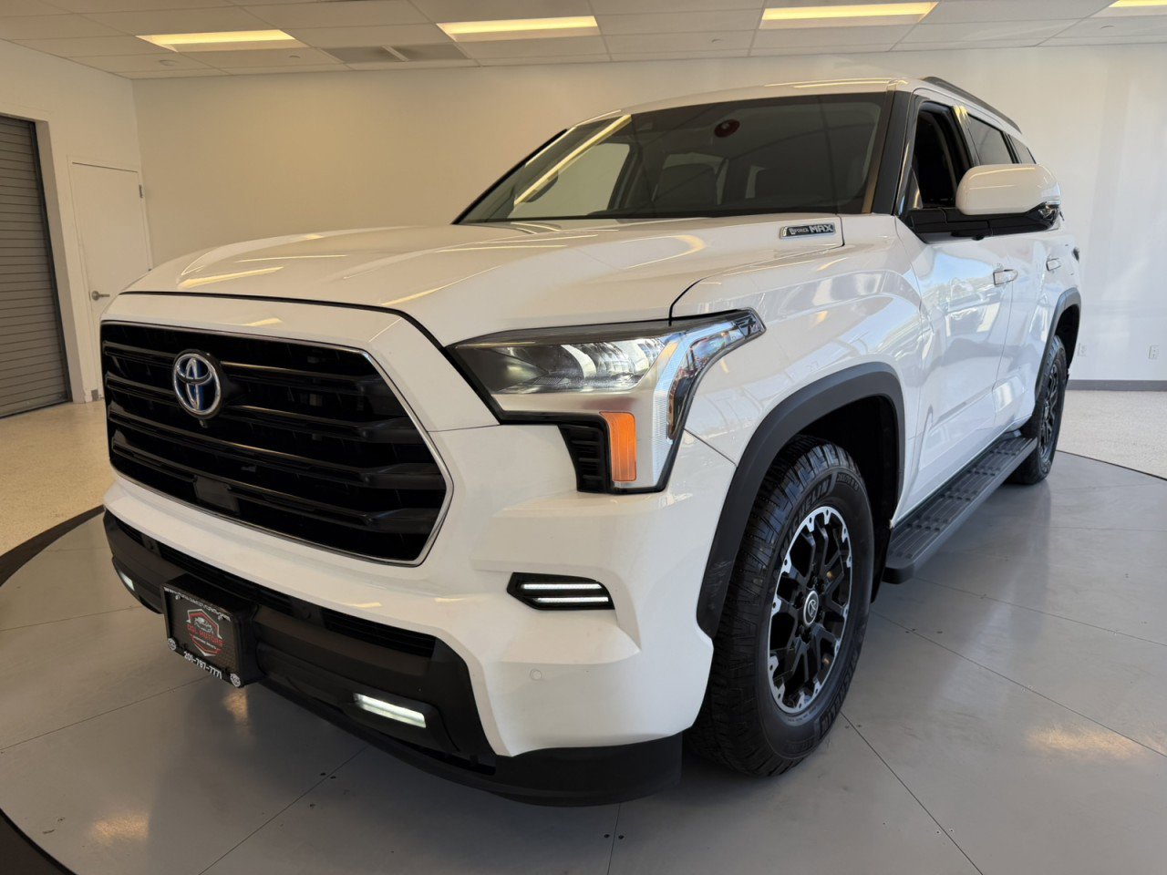 Used 2023 Toyota Sequoia SR5 w/ SR5 Premium Package image 3