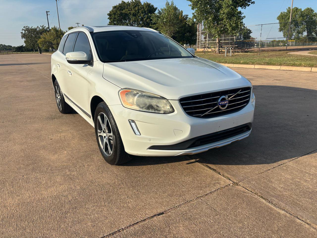 Used 2015 Volvo XC60 T6 w/ Proximity Package FWD image 29