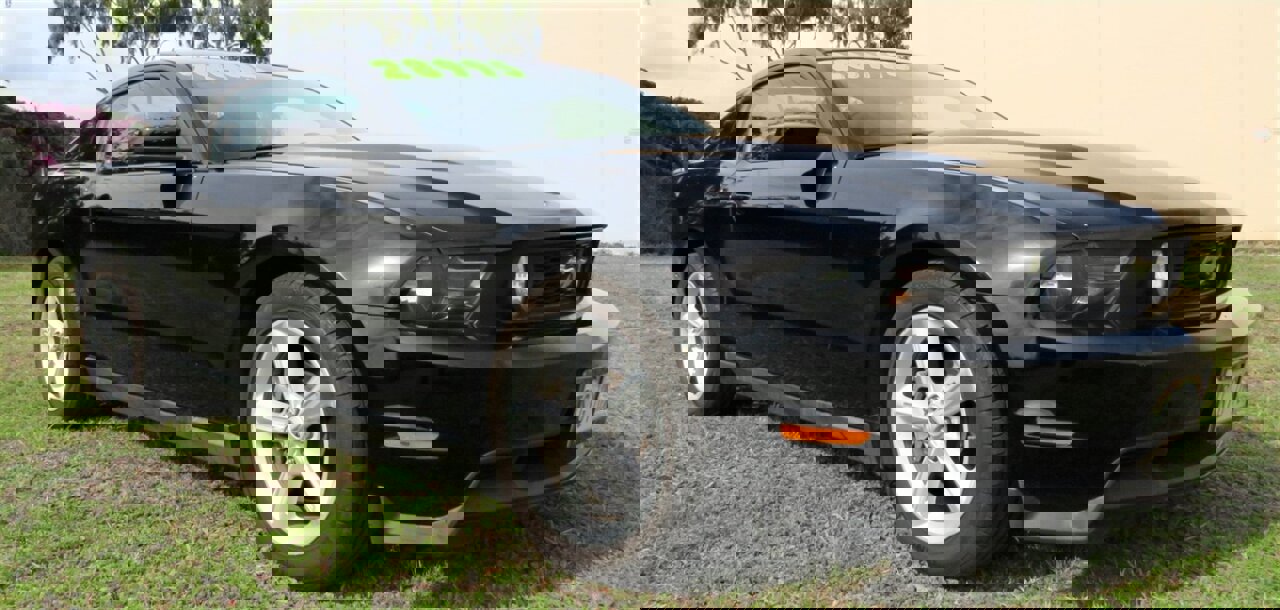 Used 2012 Ford Mustang GT RWD image 4