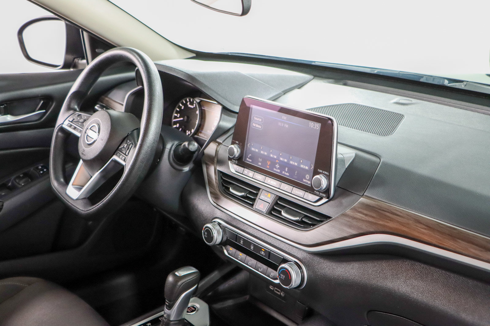 Used 2024 Nissan Altima 2.5 SV FWD image 25