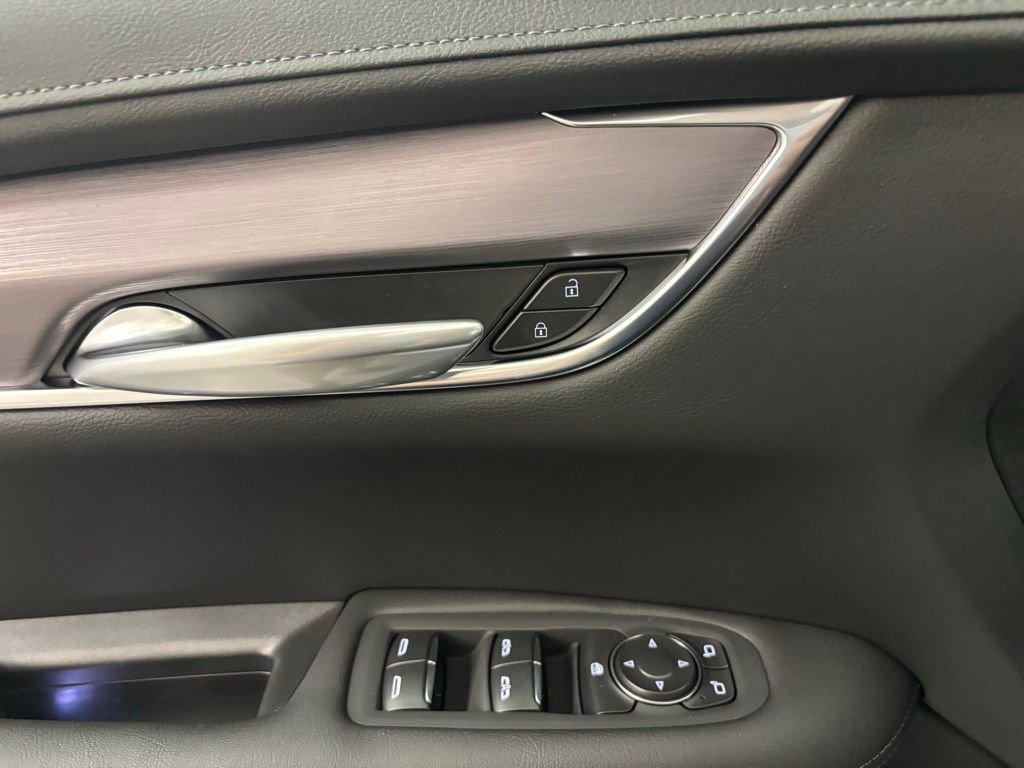 New 2025 Cadillac XT5 Luxury image 7