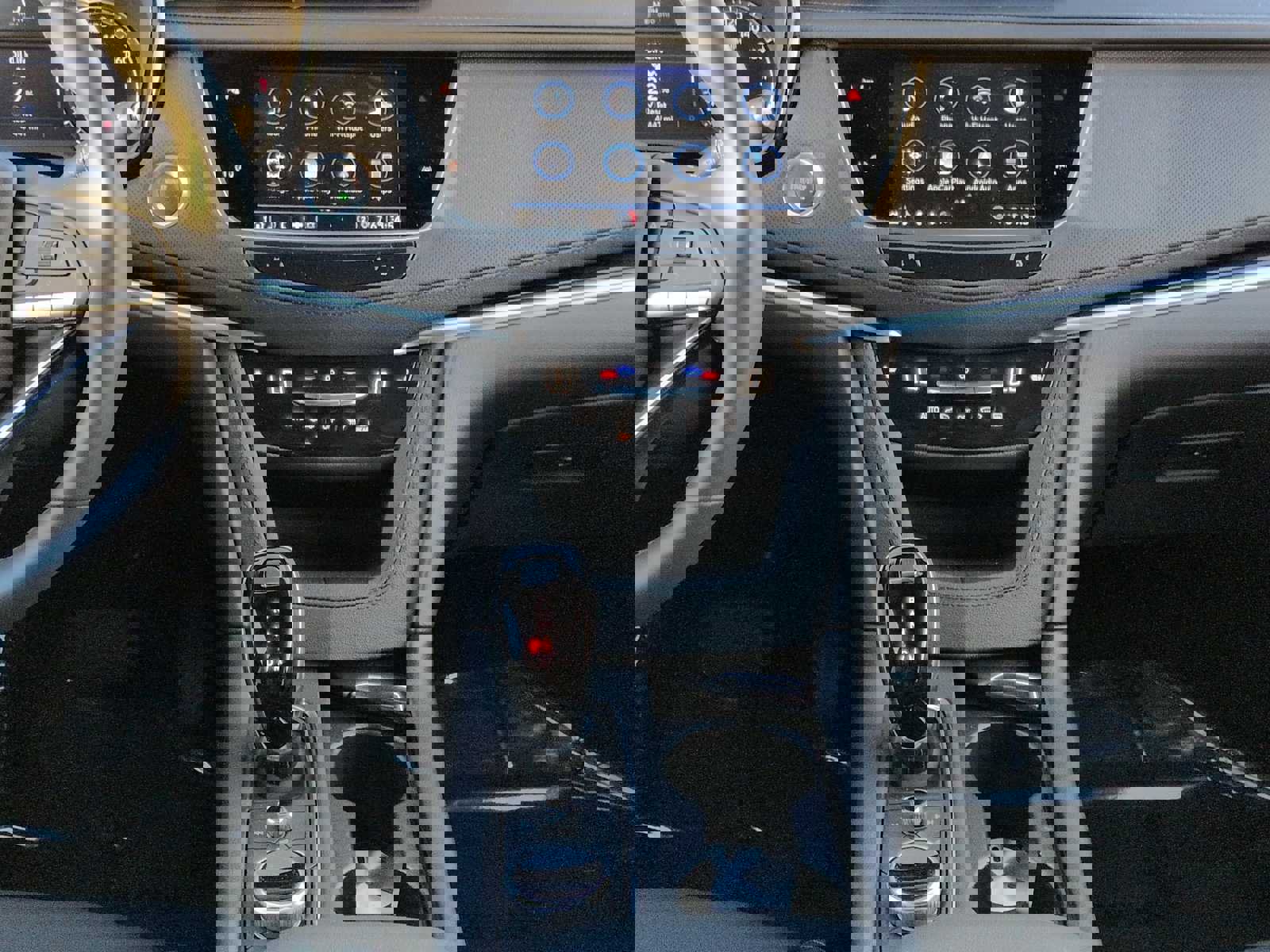 Used 2025 Cadillac XT6 Luxury image 18