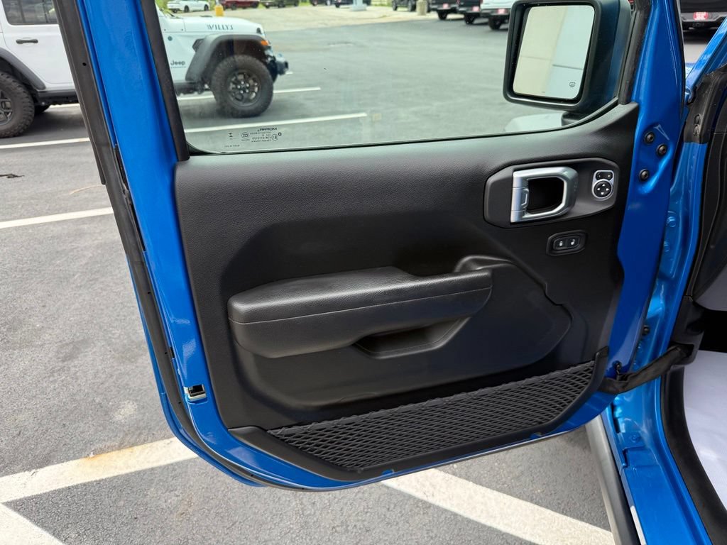 Used 2023 Jeep Wrangler Unlimited w/ Cold Weather Group AWD/4WD image 10