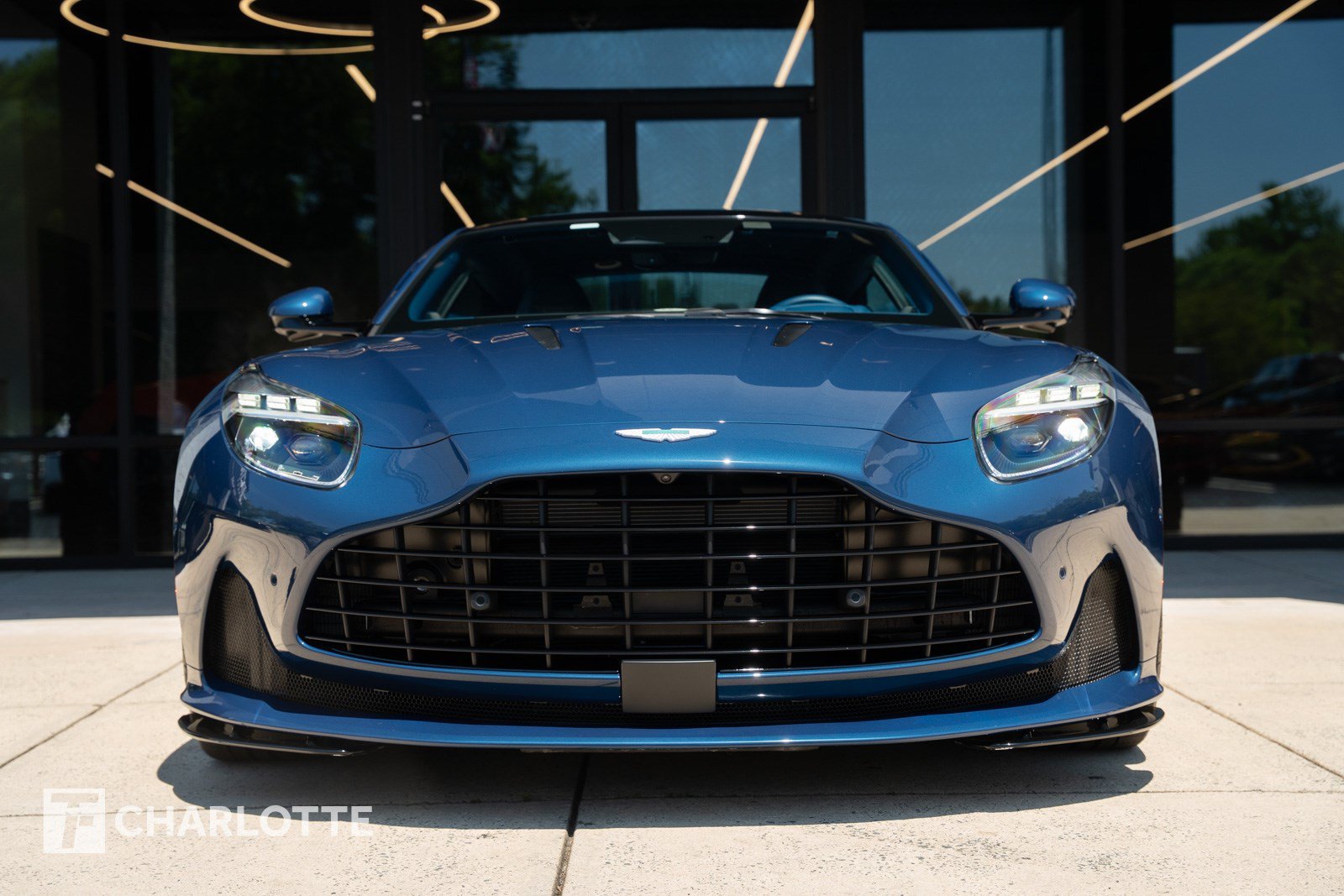 Used 2025 Aston Martin DB12 Coupe RWD image 4