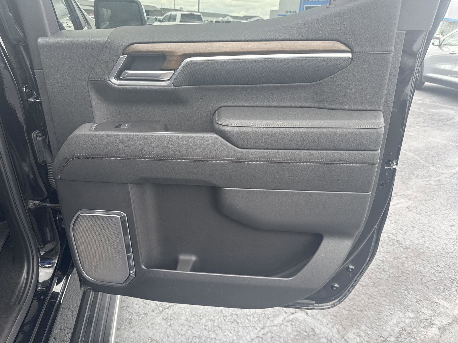 Used 2025 Chevrolet Silverado 1500 High Country AWD/4WD image 13