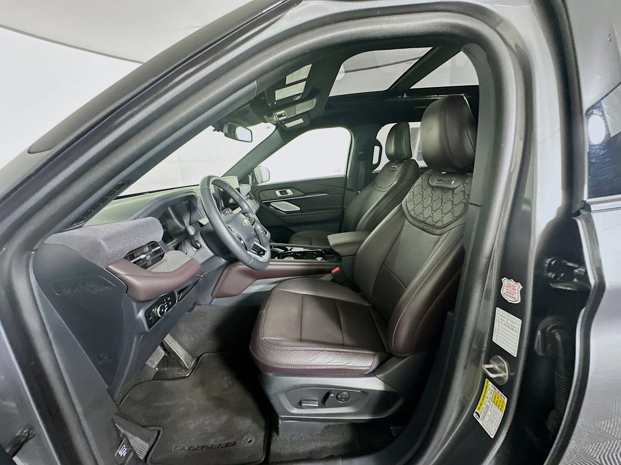 Used 2025 Ford Explorer Platinum w/ LUX Leather Package image 13