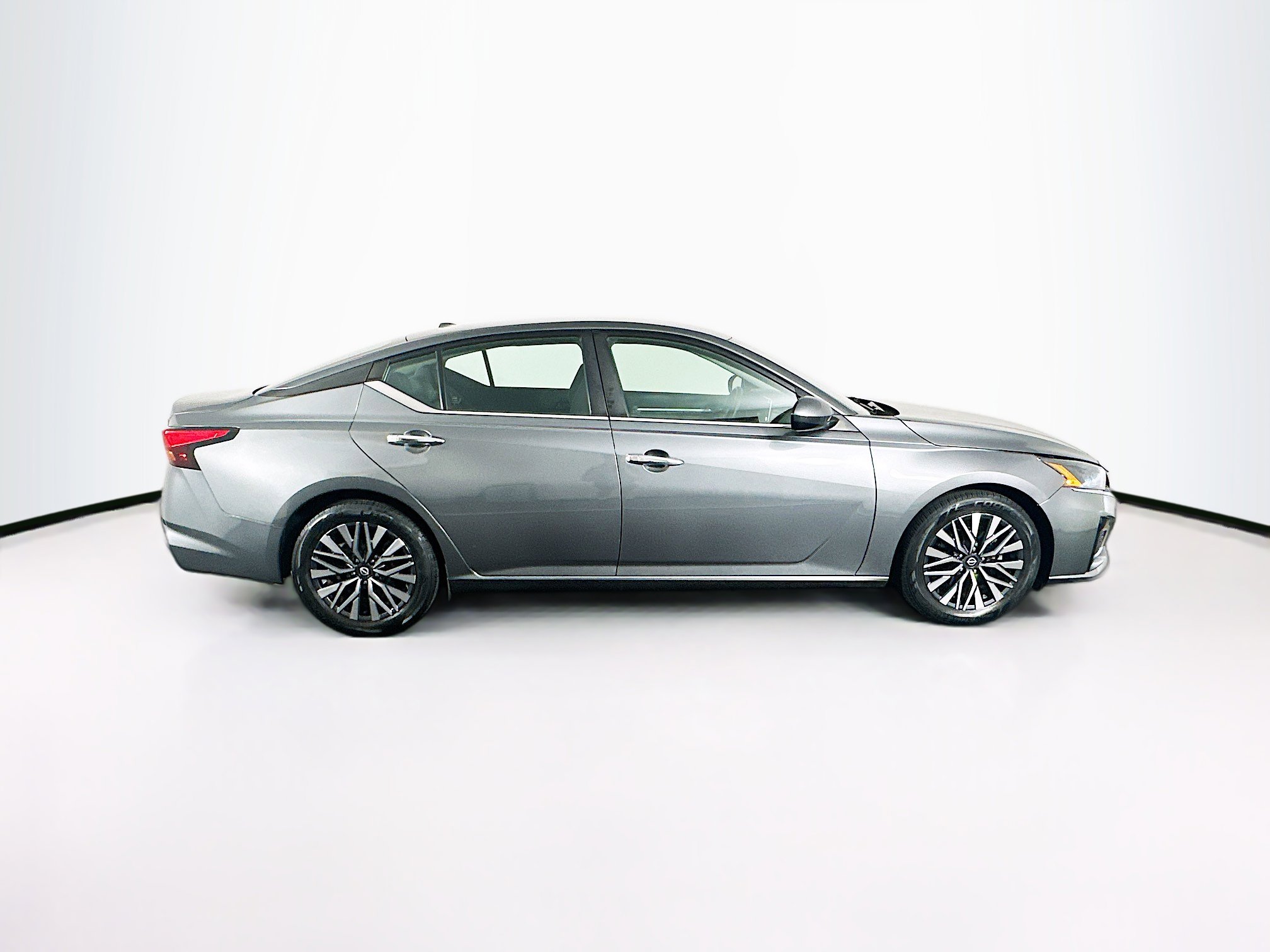 Used 2023 Nissan Altima 2.5 SV FWD image 10