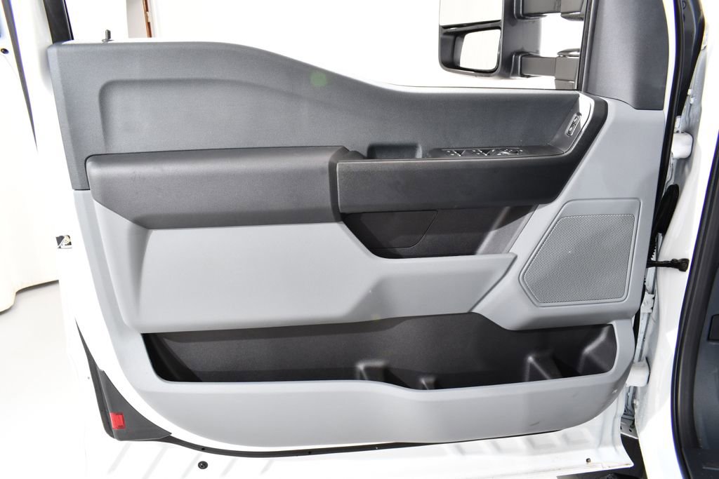 New 2025 Ford F550 4x4 SuperCab Super Duty image 29