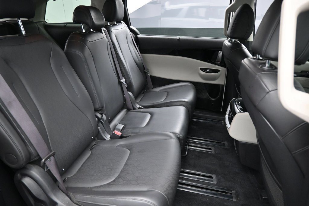 Used 2024 Kia Carnival EX FWD image 31