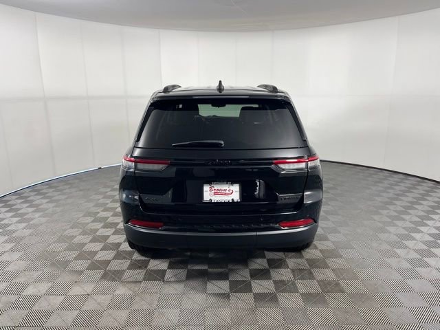 Used 2024 Jeep Grand Cherokee Limited w/ Black Appearance Package image 6