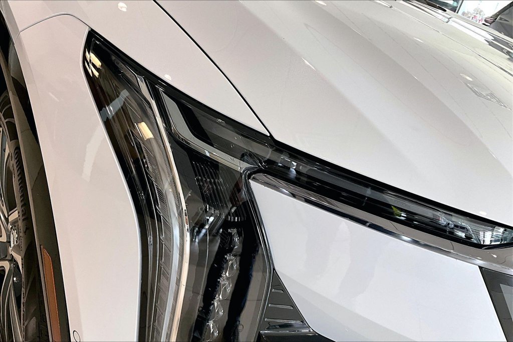New 2027 Cadillac Optiq Sport w/ LPO, Floor Liner Package AWD/4WD image 27