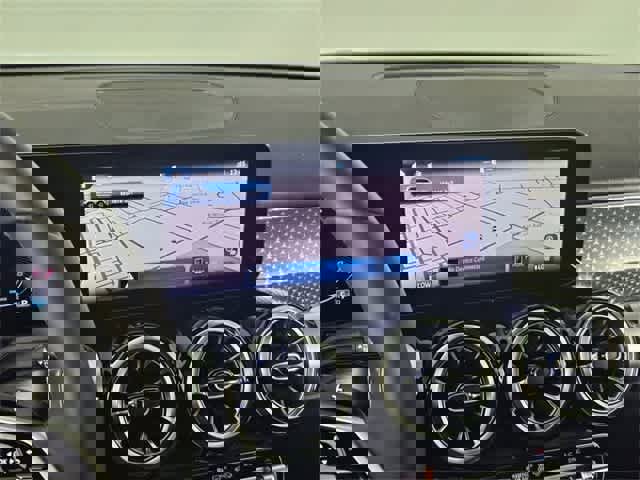 Used 2025 Mercedes-Benz GLB 250 4MATIC image 30