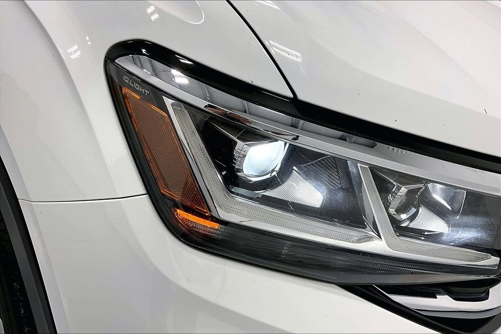 Used 2021 Volkswagen Atlas Cross Sport SE image 37