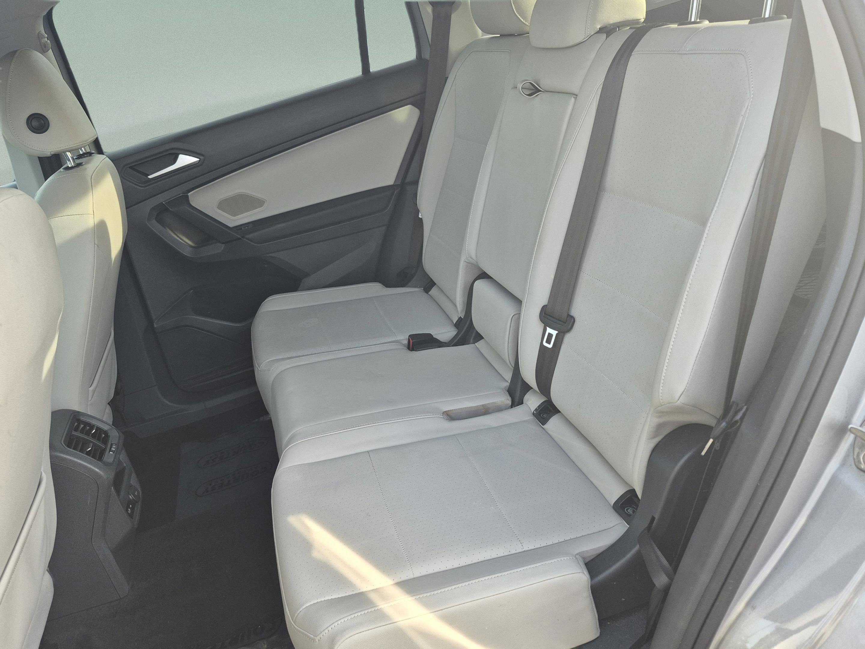 Used 2019 Volkswagen Tiguan SE AWD/4WD image 18