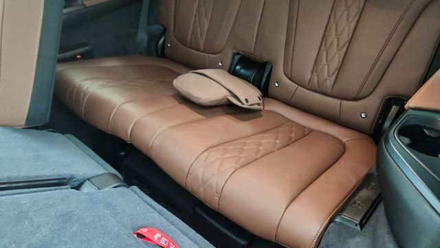 Used 2025 BMW X7 M60i image 33