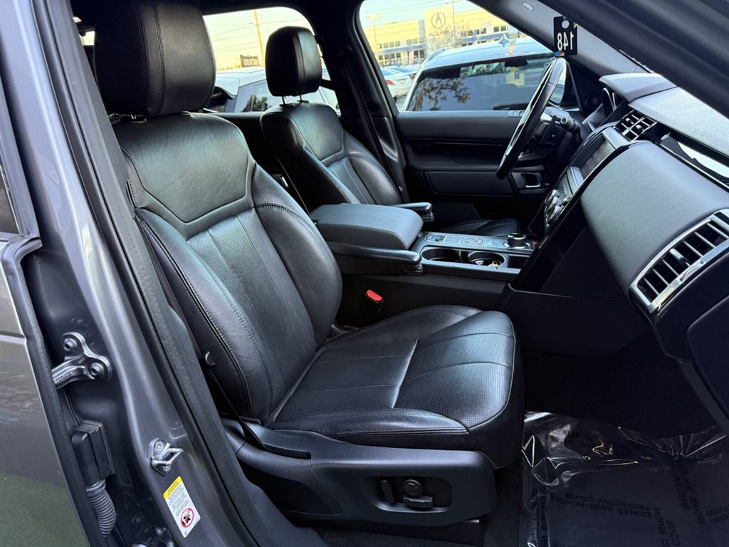 Used 2020 Land Rover Discovery SE AWD/4WD image 18
