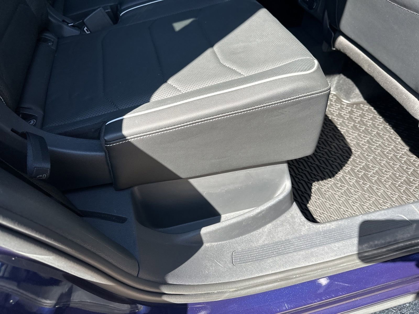 Certified 2022 Volkswagen Tiguan SEL R-Line image 38