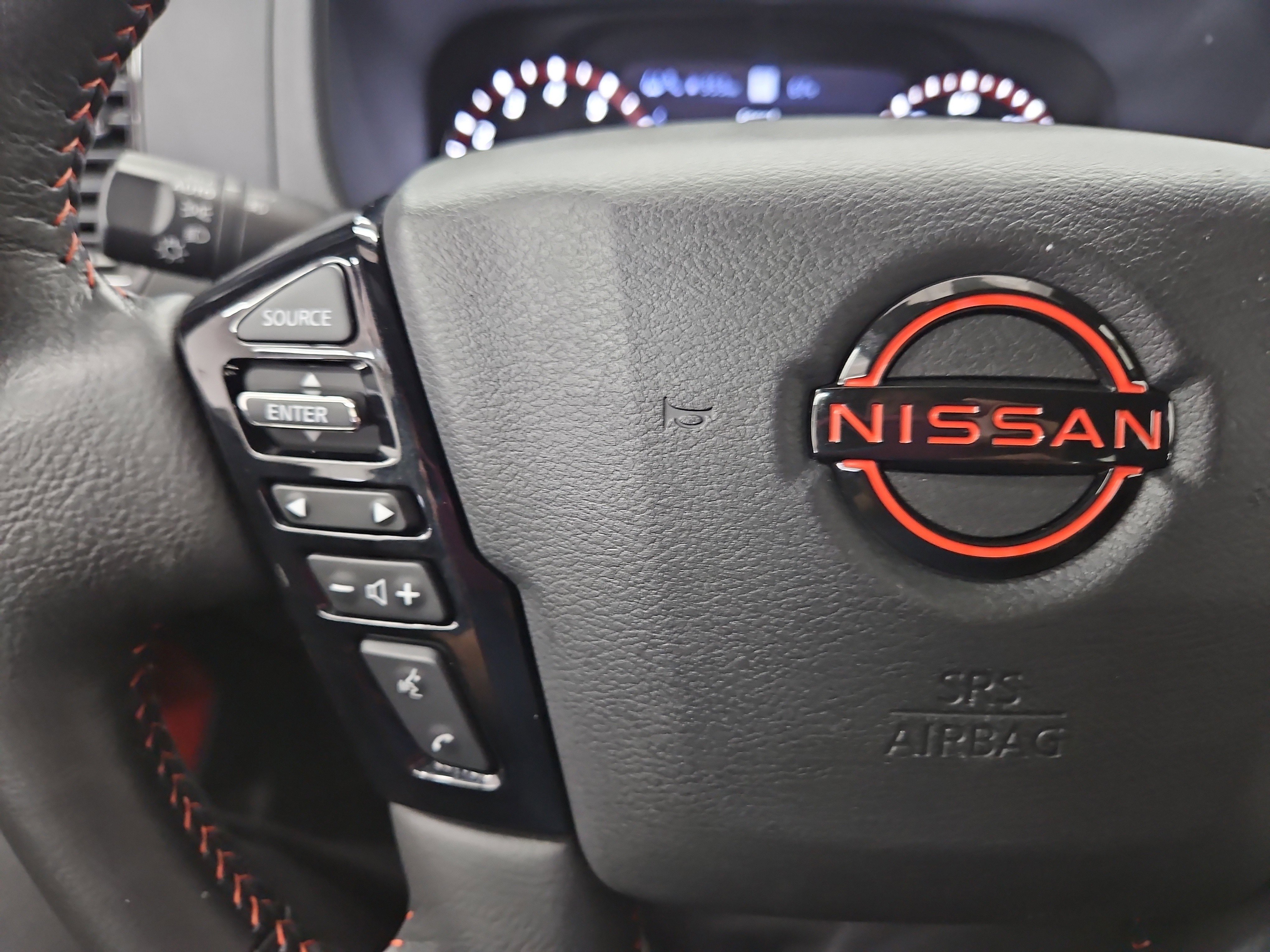 Used 2023 Nissan Frontier PRO-4X w/ Pro Convenience Package AWD/4WD image 10