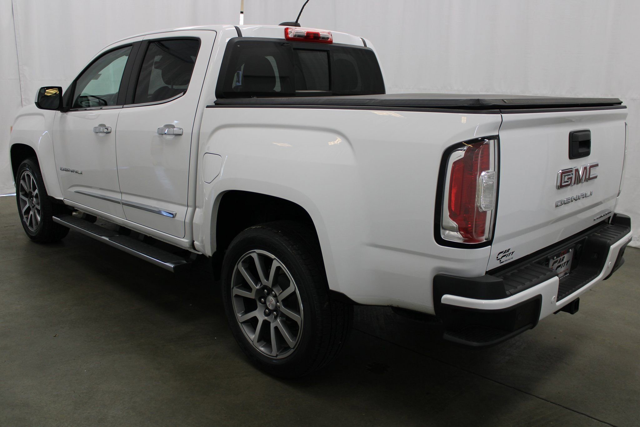 Used 2021 GMC Canyon Denali image 8