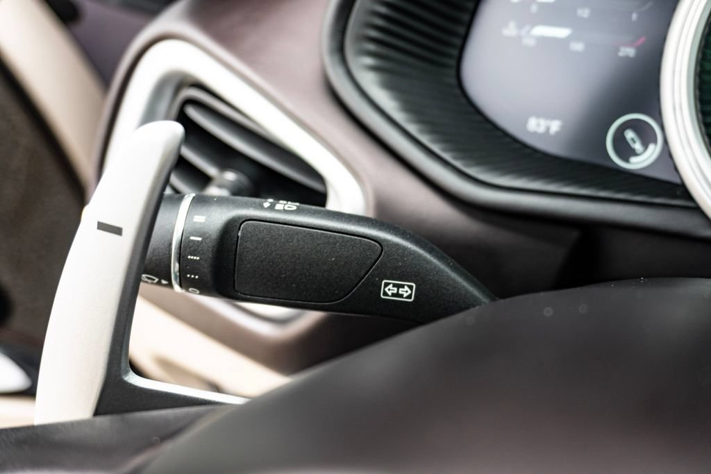 Used 2023 Aston Martin DB11 Coupe RWD image 18