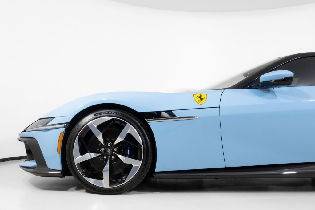 Used 2025 Ferrari 12Cilindri RWD image 17