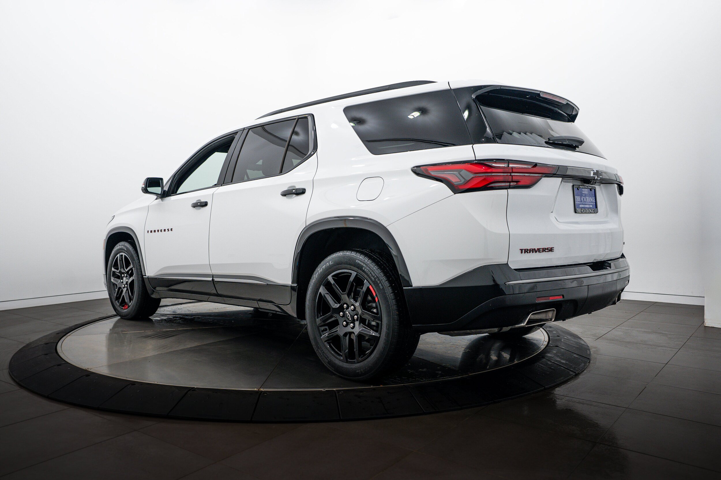 Used 2023 Chevrolet Traverse Premier w/ Redline Edition AWD/4WD image 5