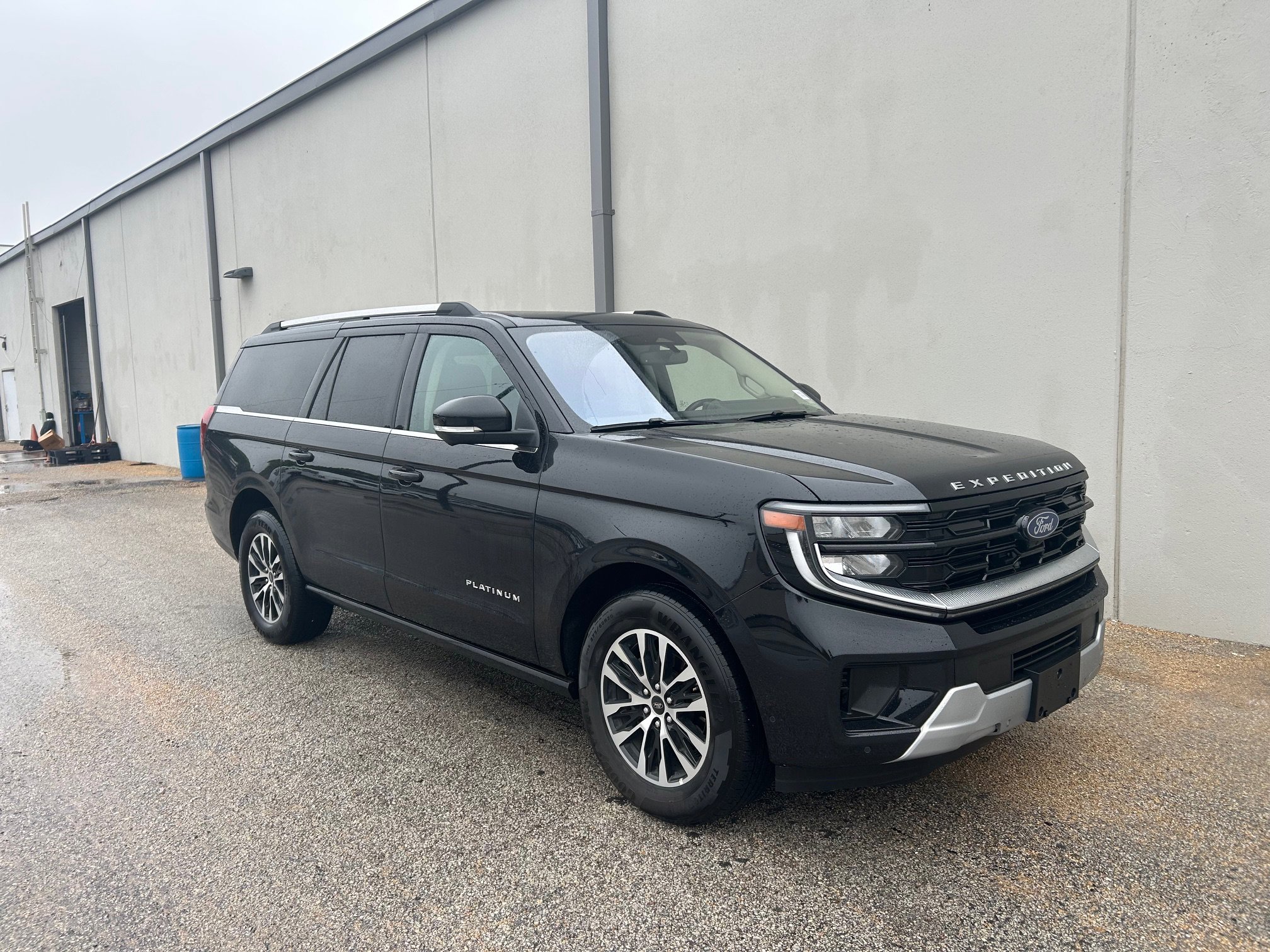 Used 2025 Ford Expedition Max Platinum AWD/4WD image 2