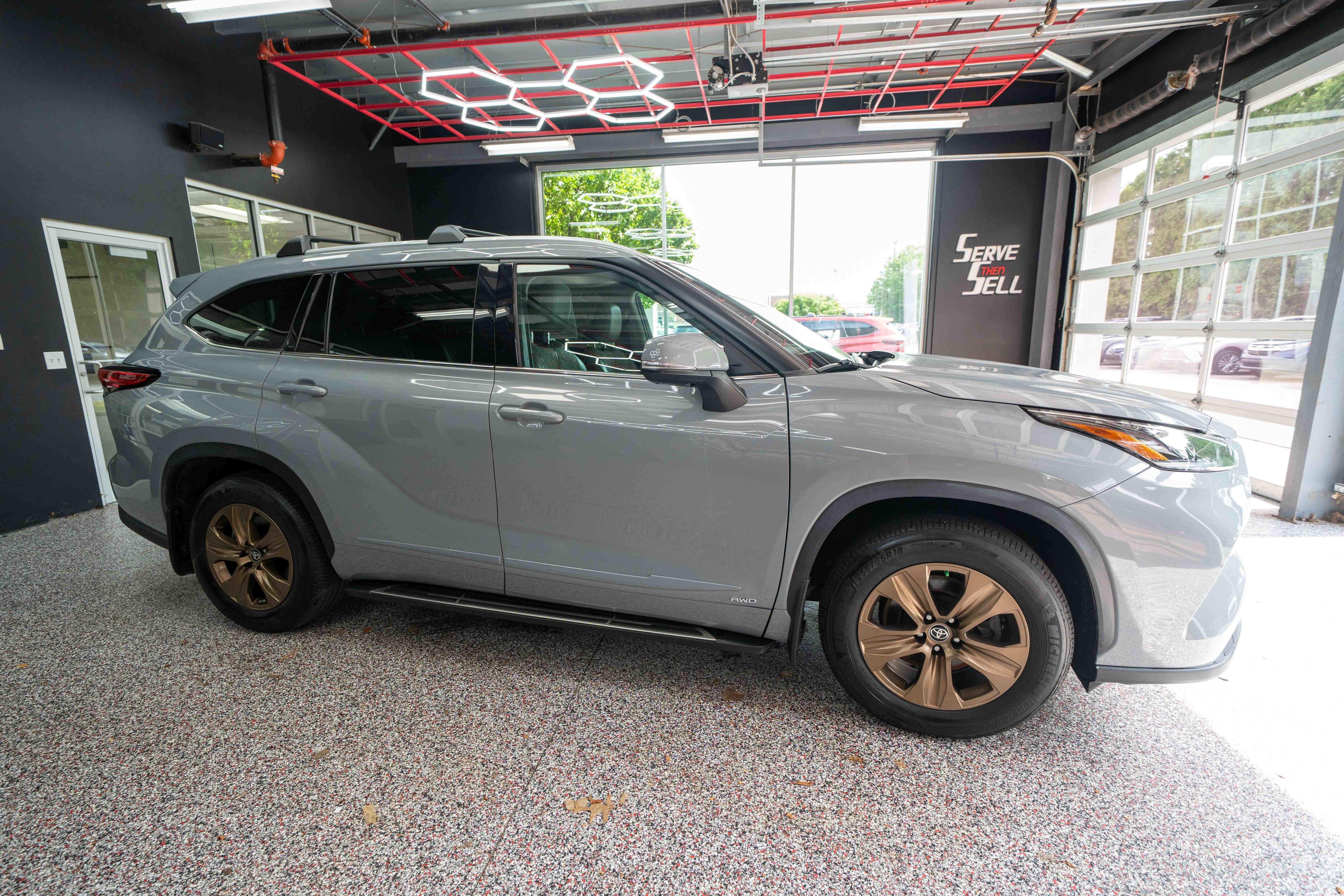 Used 2022 Toyota Highlander Bronze Edition AWD/4WD image 5