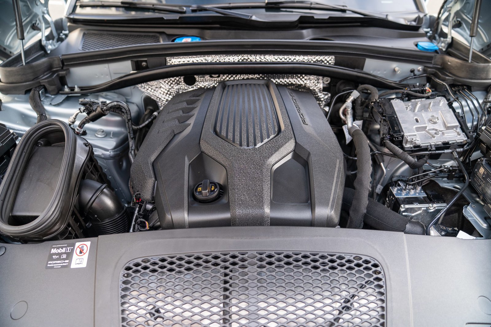 Used 2025 Porsche Macan image 29