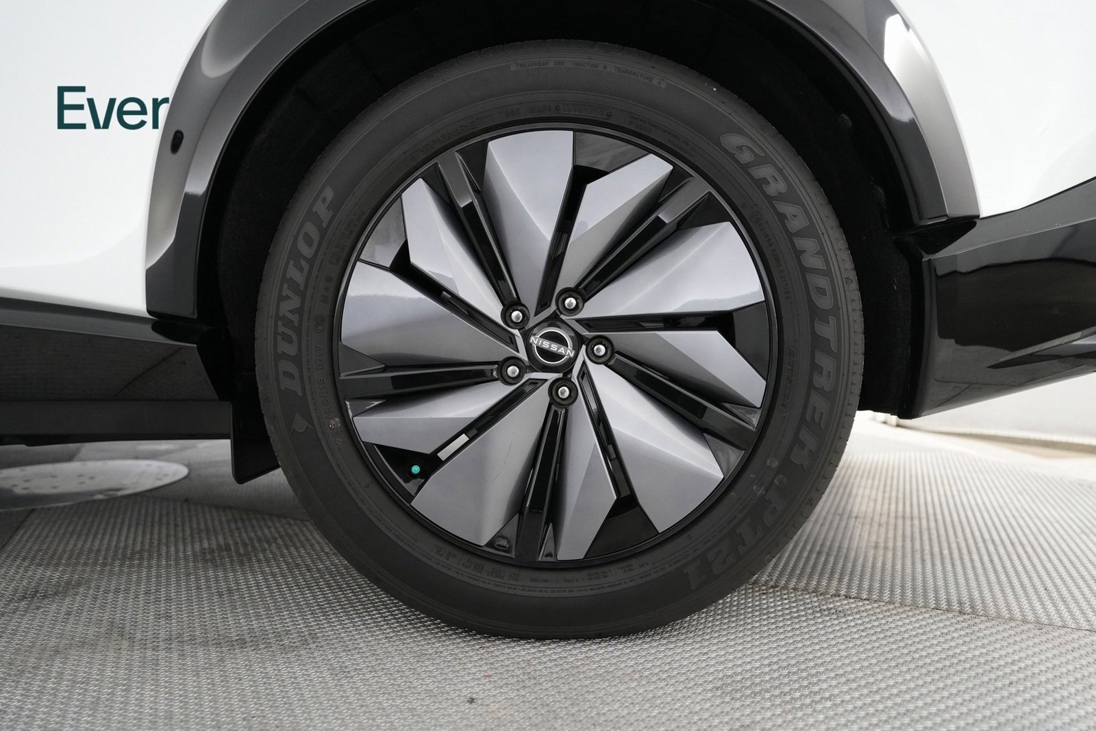 Used 2023 Nissan Ariya AWD image 19