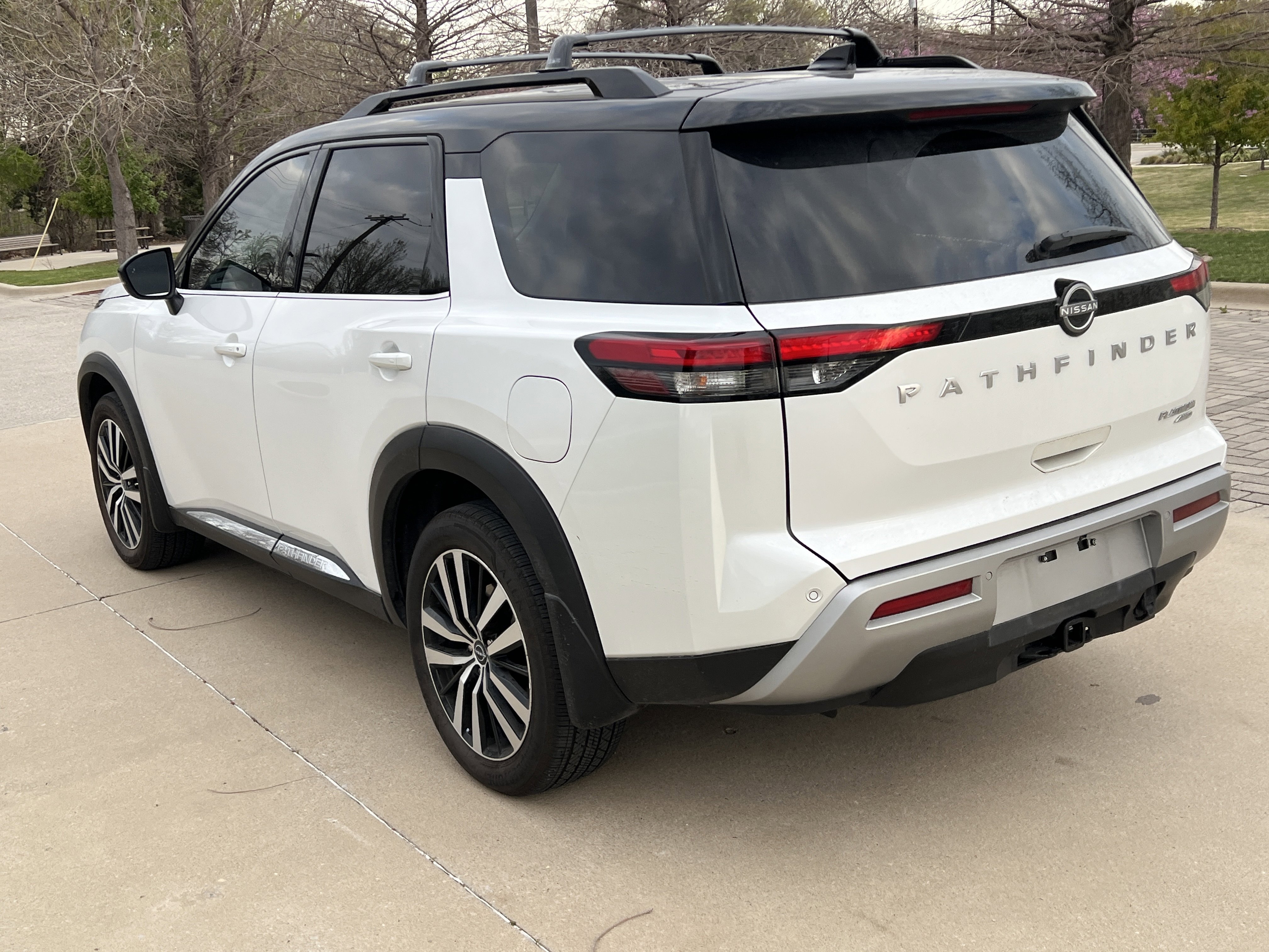 Used 2025 Nissan Pathfinder Platinum image 8