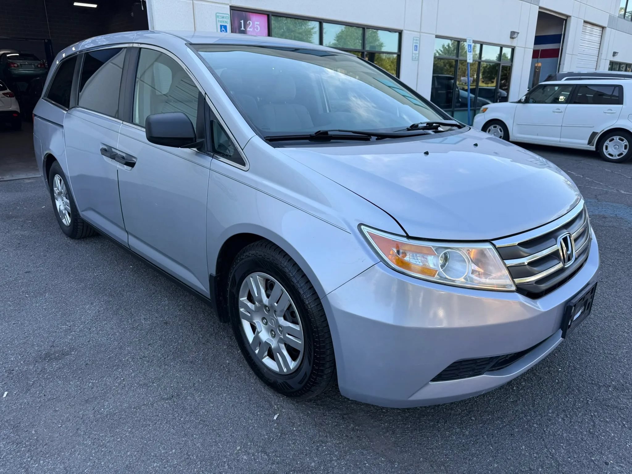 Used 2012 Honda Odyssey LX image 8