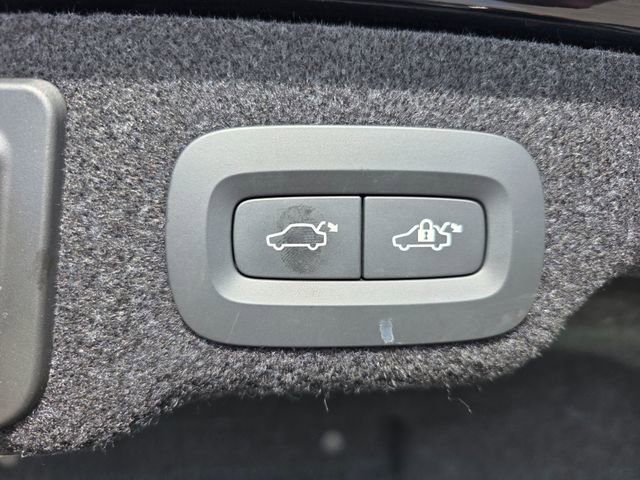 Used 2018 Volvo S90 T5 Momentum w/ Convenience Package AWD/4WD image 17