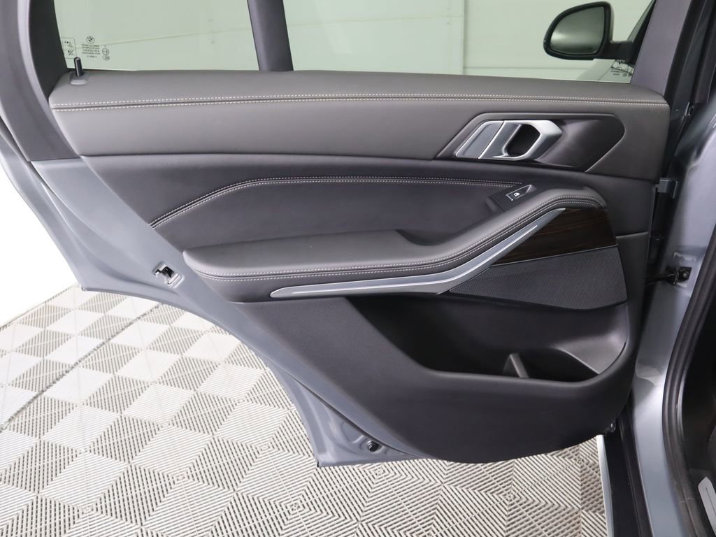 Used 2025 BMW X5 xDrive50e w/ Parking Assistance Package AWD/4WD image 27