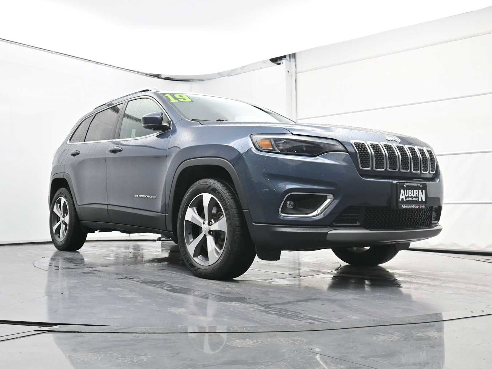 Used 2019 Jeep Cherokee Limited image 16