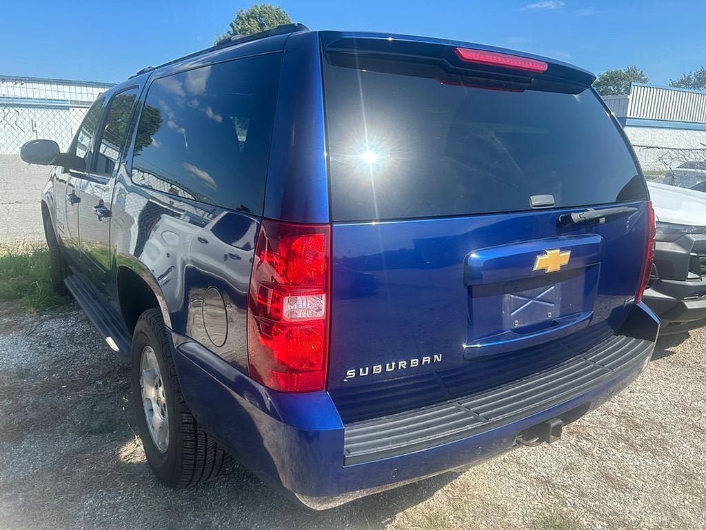 Used 2012 Chevrolet Suburban LT AWD/4WD image 3