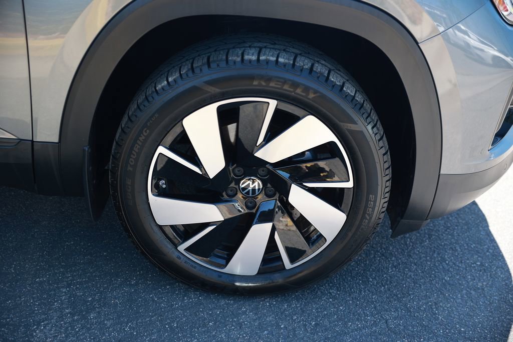 Used 2024 Volkswagen Atlas Cross Sport SE FWD image 8