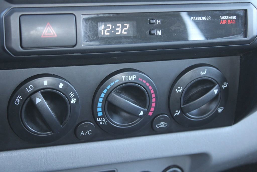 Used 2014 Toyota Tacoma Base image 22