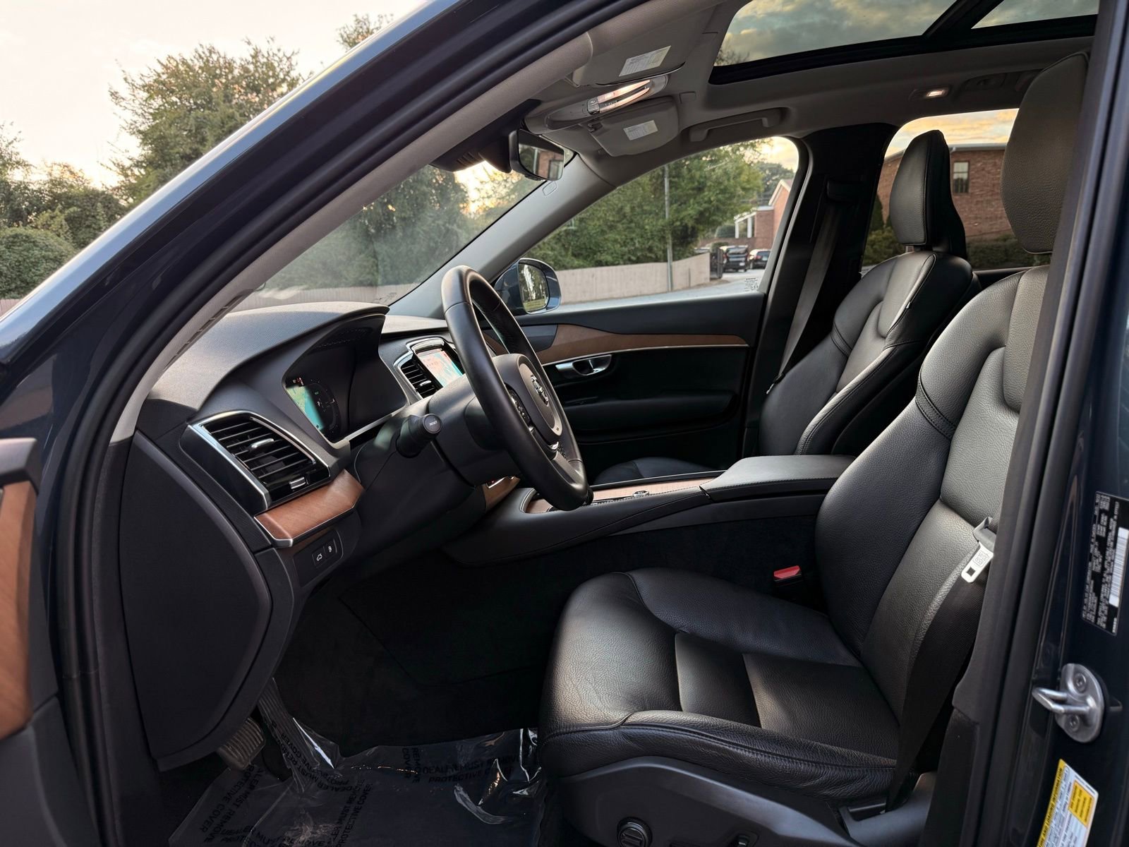 Used 2023 Volvo XC90 T8 Plus image 16