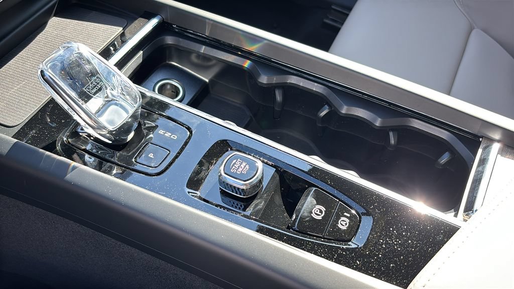 New 2026 Volvo XC60 B5 Plus w/ Protection Package Premier AWD/4WD image 21