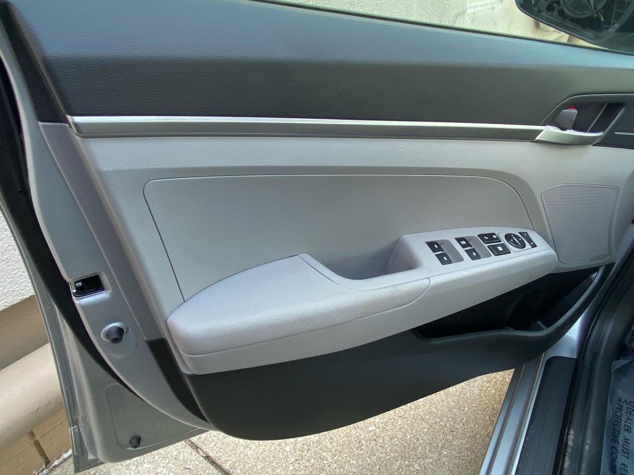 Used 2020 Hyundai Elantra SE FWD image 42