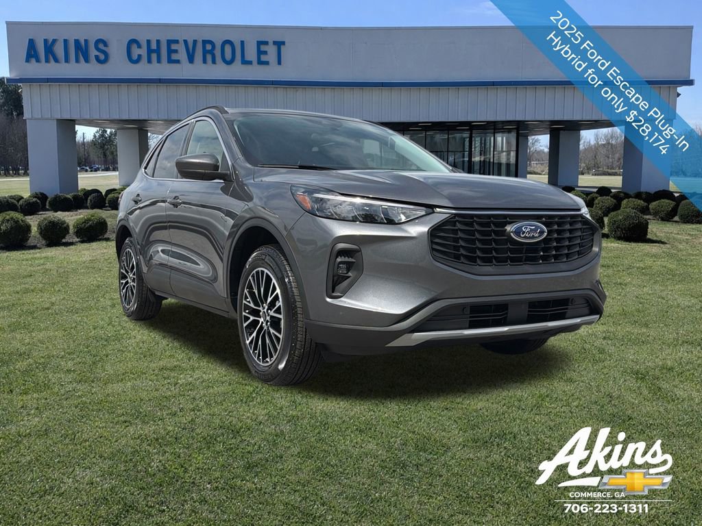 Used 2025 Ford Escape SE image 3
