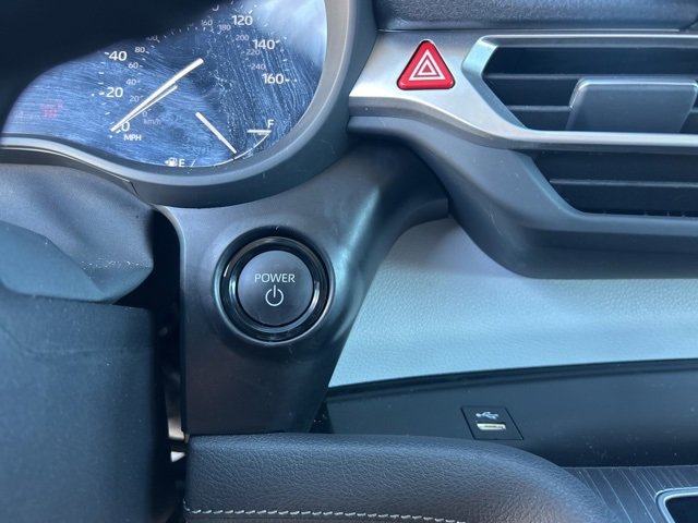 Used 2025 Toyota Sienna LE image 33